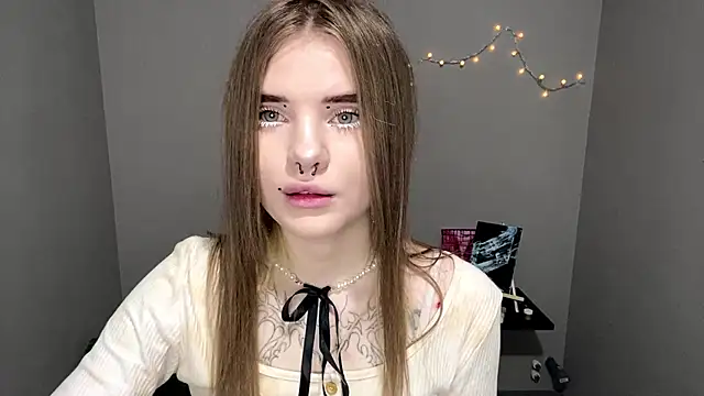 Snapshot of CarolinePepper chatting on 14, 3, 2025 CarolinePepper online show from 14, 3, 2025