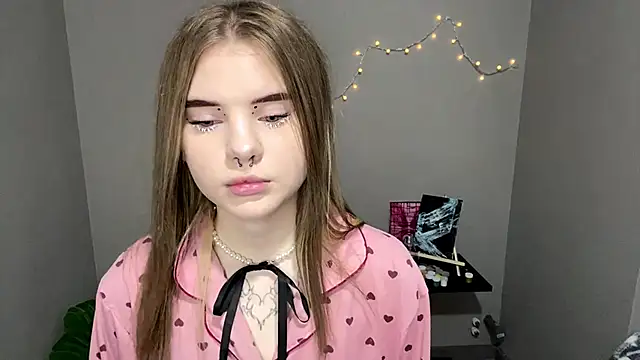 Snapshot of CarolinePepper chatting on 15, 3, 2025 CarolinePepper online show from 15, 3, 2025