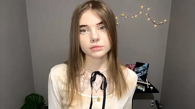 Snapshot of CarolinePepper chatting on 20, 3, 2025 CarolinePepper online show from 20, 3, 2025