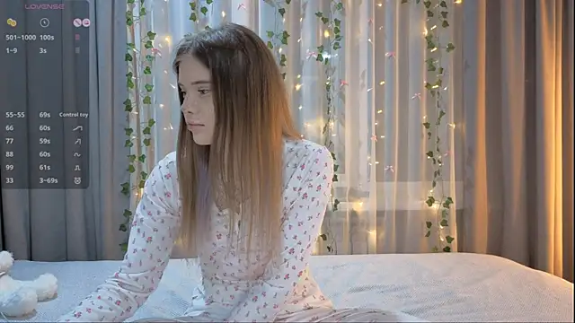 Snapshot of CarolinePepper chatting on 7, 2, 2026 CarolinePepper online show from 7, 2, 2026