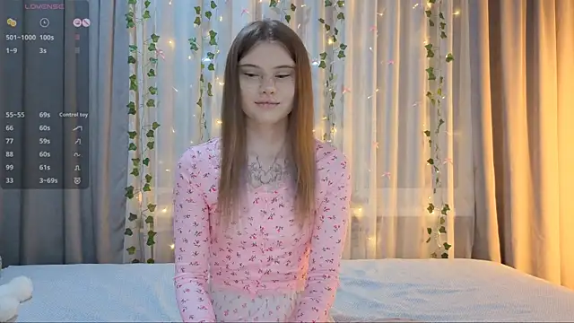 Snapshot of CarolinePepper chatting on 13, 2, 2026 CarolinePepper online show from 13, 2, 2026