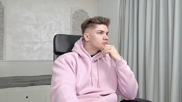 MaxKaiden online show from 3, 4, 2026