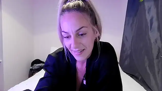 Snapshot of Edenfox- chatting on 19, 9, 2025 Edenfox- online show from 19, 9, 2025