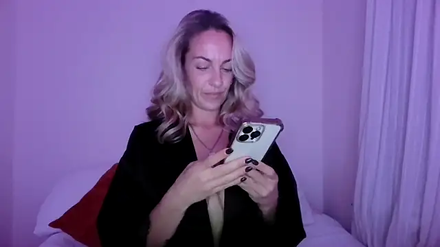 Snapshot of Edenfox- chatting on 10, 10, 2025 Edenfox- online show from 10, 10, 2025