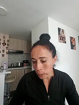 Snapshot of Coeur_de_luxure chatting on 25, 9, 2025 Coeur de luxure online show from 25, 9, 2025