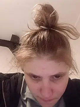 Snapshot of mokra_olka chatting on 15, 2, 2025 mokra olka online show from 15, 2, 2025