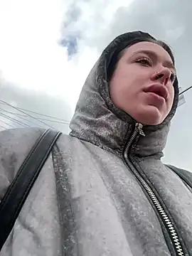 AlishaPrettyBlade online show from 6, 4, 2026