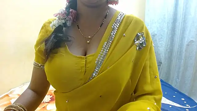 Snapshot of its_siya chatting on 10, 10, 2025 its siya online show from 10, 10, 2025