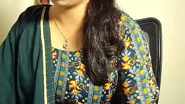 Snapshot of its_siya chatting on 6, 11, 2025 its siya online show from 6, 11, 2025