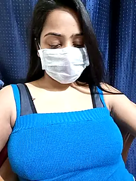 COZY ROZI online show from 4, 3, 2025