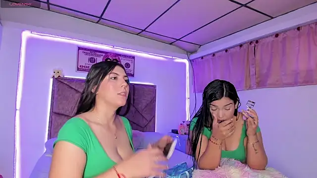 Cristal Smith20 online show from 2, 12, 2025