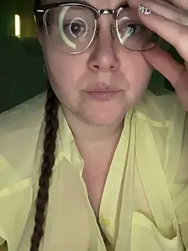 Snapshot of HTXBELLE chatting on 4, 3, 2025 HTXBELLE online show from 4, 3, 2025