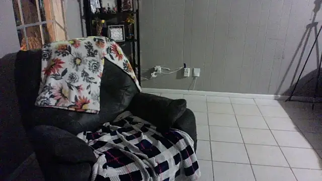 Snapshot of HTXBELLE chatting on 4, 10, 2025 HTXBELLE online show from 4, 10, 2025