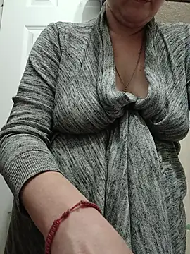 Snapshot of HTXBELLE chatting on 2, 11, 2025 HTXBELLE online show from 2, 11, 2025