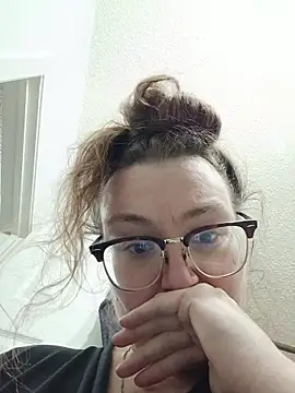 Snapshot of HTXBELLE chatting on 4, 11, 2025 HTXBELLE online show from 4, 11, 2025