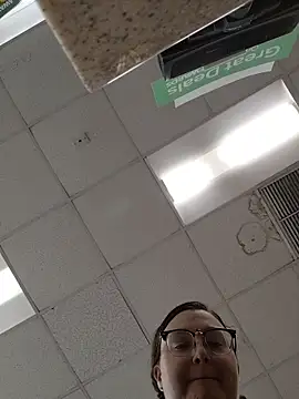 Snapshot of HTXBELLE chatting on 12, 11, 2025 HTXBELLE online show from 12, 11, 2025