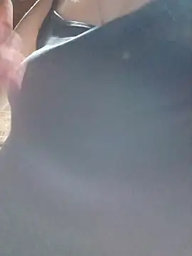 Snapshot of HTXBELLE chatting on 15, 11, 2025 HTXBELLE online show from 15, 11, 2025