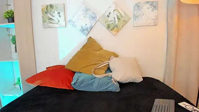 iiangel  online show from 6, 11, 2025