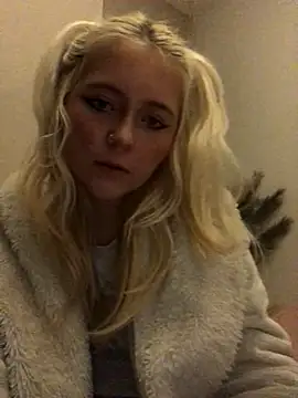 Snapshot of Blondie_Sofia_Essexbabe chatting on 27, 10, 2025 Blondie Sofia Essexbabe online show from 27, 10, 2025