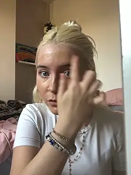 Snapshot of Blondie_Sofia_Essexbabe chatting on 13, 11, 2025 Blondie Sofia Essexbabe online show from 13, 11, 2025