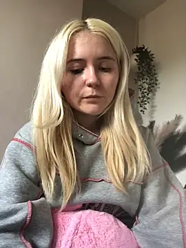 Snapshot of Blondie_Sofia_Essexbabe chatting on 18, 11, 2025 Blondie Sofia Essexbabe online show from 18, 11, 2025