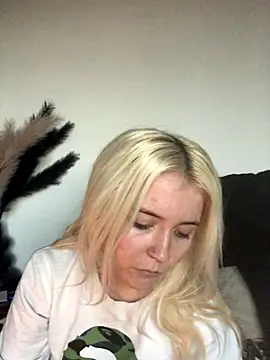 Snapshot of Blondie_Sofia_Essexbabe chatting on 28, 11, 2025 Blondie Sofia Essexbabe online show from 28, 11, 2025