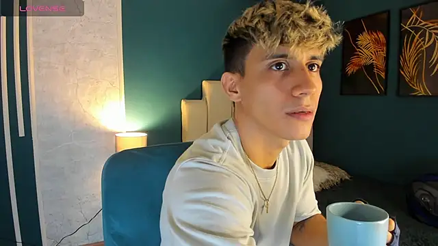 Allex Cano online show from 2, 3, 2025