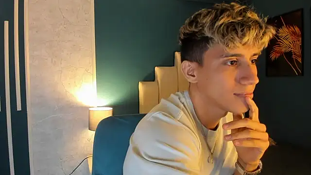 Allex Cano online show from 2, 3, 2025