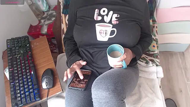 Sexyqueen mature  online show from 15, 4, 2026