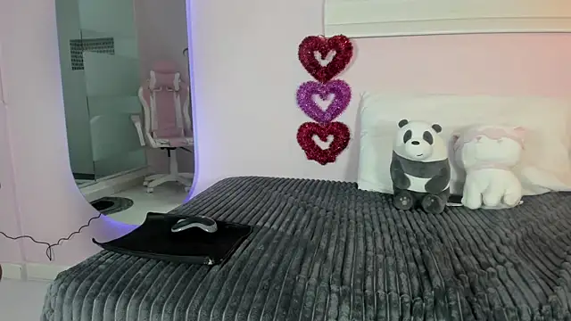 emily sweett24 online show from 28, 2, 2025