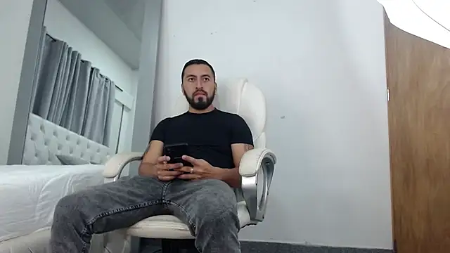 Snapshot of sebastian_colle chatting on 2, 3, 2025 sebastian colle online show from 2, 3, 2025