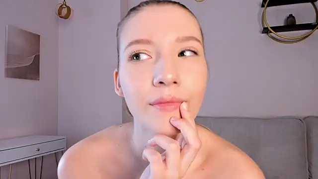 SunnivaCovil online show from 26, 2, 2025