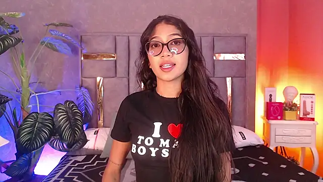 Snapshot of Tyla_Ks chatting on 5, 11, 2025 Tyla Ks online show from 5, 11, 2025