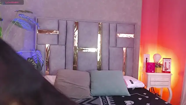 Snapshot of Tyla_Ks chatting on 11, 11, 2025 Tyla Ks online show from 11, 11, 2025