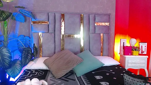 Snapshot of Tyla_Ks chatting on 2, 12, 2025 Tyla Ks online show from 2, 12, 2025