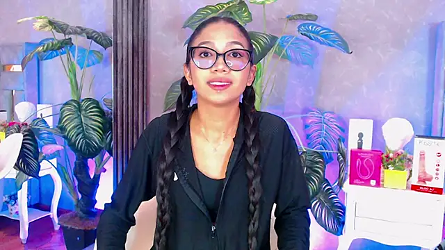 Snapshot of Tyla_Ks chatting on 4, 12, 2025 Tyla Ks online show from 4, 12, 2025