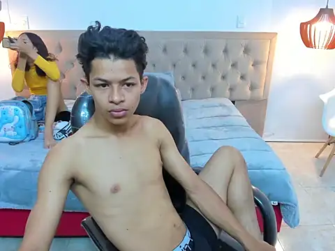 leslieanddrako online show from 5, 10, 2025