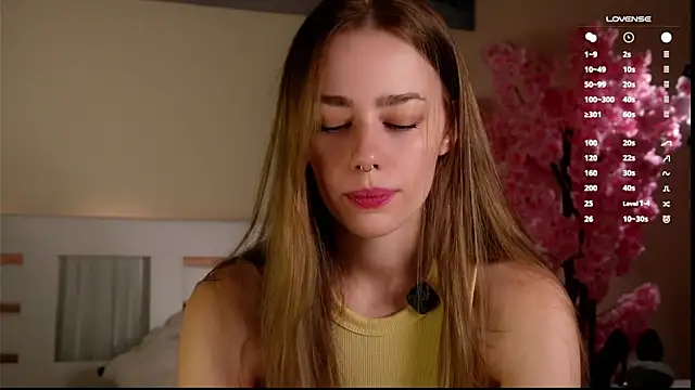 Snapshot of EmilaMills chatting on 17, 5, 2026 EmilaMills online show from 17, 5, 2026