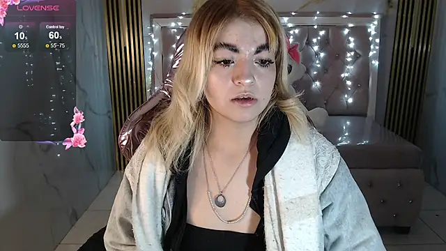 Snapshot of lili_conor_s chatting on 2, 10, 2025 lili conor s online show from 2, 10, 2025