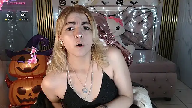 Snapshot of lili_conor_s chatting on 7, 10, 2025 lili conor s online show from 7, 10, 2025