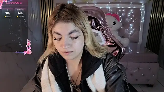 Snapshot of lili_conor_s chatting on 2, 11, 2025 lili conor s online show from 2, 11, 2025