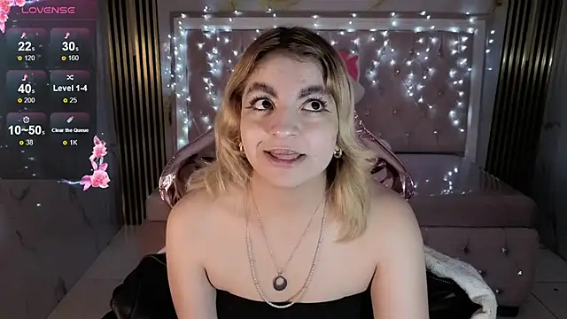 Snapshot of lili_conor_s chatting on 6, 11, 2025 lili conor s online show from 6, 11, 2025