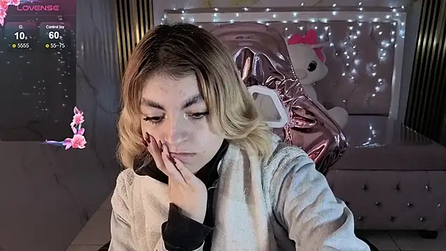 Snapshot of lili_conor_s chatting on 19, 11, 2025 lili conor s online show from 19, 11, 2025