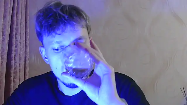 Snapshot of frama666 chatting on 24, 11, 2025 frama666 online show from 24, 11, 2025