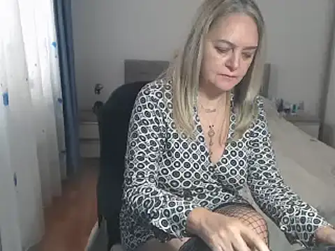 Snapshot of MatureDiana chatting on 18, 2, 2025 MatureDiana online show from 18, 2, 2025