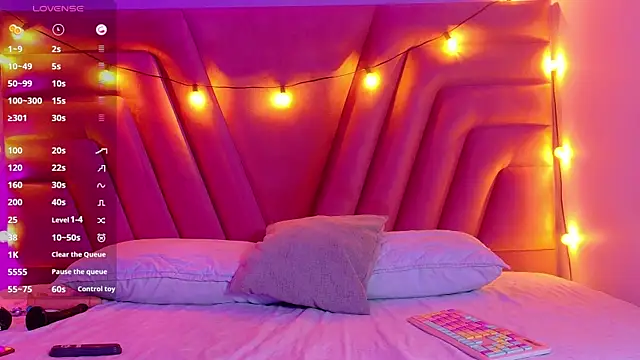 Snapshot of innocenthazel chatting on 17, 9, 2025 innocenthazel online show from 17, 9, 2025