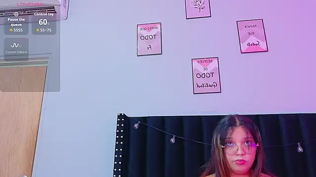 Snapshot of innocenthazel chatting on 19, 10, 2025 innocenthazel online show from 19, 10, 2025