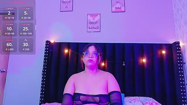 Snapshot of innocenthazel chatting on 2, 11, 2025 innocenthazel online show from 2, 11, 2025