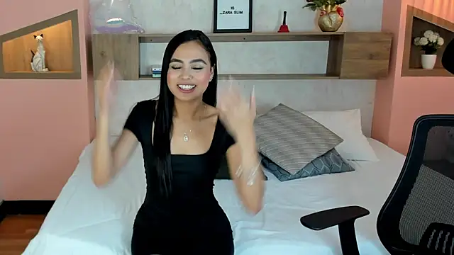 Lucia Brown  online show from 28, 2, 2025