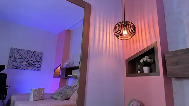 Lucia Brown  online show from 15, 3, 2025